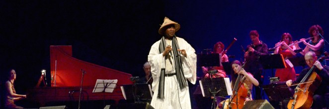 bambino archi tagliata